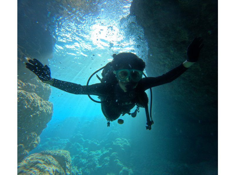 ☆2月オープン　期間限定50％割引実施中☆沖縄・青の洞窟☆体験ダイビングツアー☆オプション代全て含むの紹介画像