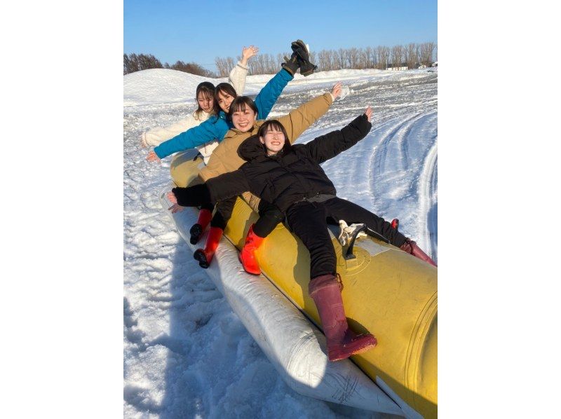 【北海道・札幌】貸切限定！ワカサギ釣り＋バナナボート・かまくらジンギスカン体験！男女別水洗トイレ・温かい休憩小屋完備！女性やお子様に安心の紹介画像