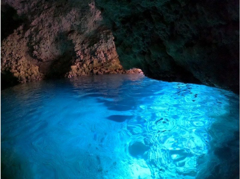 3月1日開始先着32人/1日❤パラセーリング＆青の洞窟シュノーケル❤️GoPro無料写真動画すぐスマホ❤️無料タオル餌あげの紹介画像