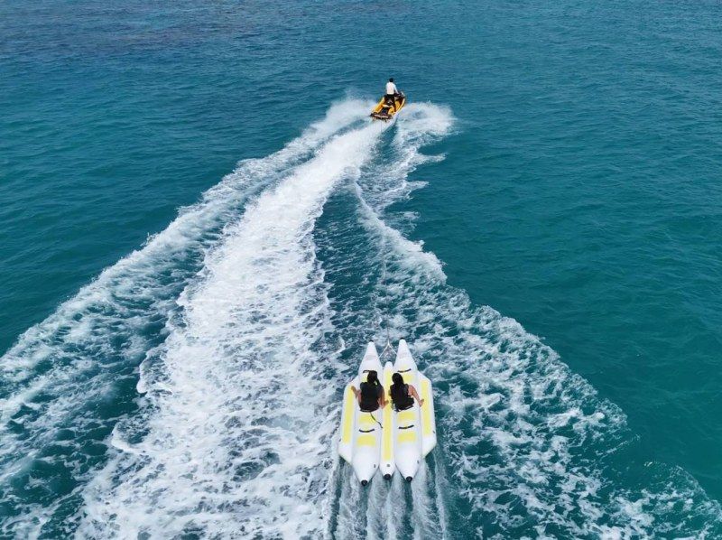 【宮古島】〈バナナボートクルージング〉スリル満点！【写真データ/備品レンタル無料】直前予約OK！ヒルトン宮古島プール・ランチブッフェ割引券付の紹介画像