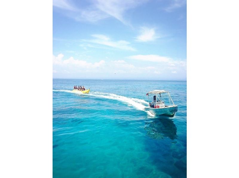 【宮古島】〈バナナボートクルージング〉スリル満点！宮古の海を満喫！【写真データ/直前予約OK！の紹介画像