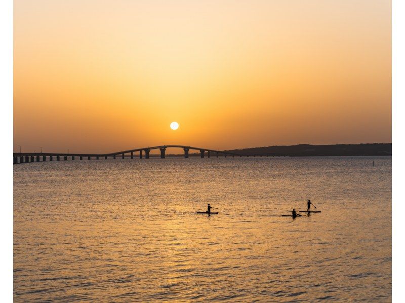  【宮古島】〈サンセットSUPクルーズ〉宮古No.1【写真データ/レンタル無料】直前予約OK！の紹介画像