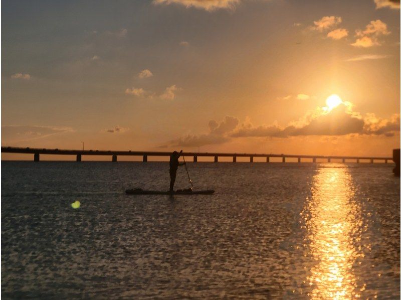  【宮古島】〈サンセットSUPクルーズ〉宮古No.1【写真データ/レンタル無料】直前予約OK！ヒルトン宮古島プール・ランチブッフェ割引券付の紹介画像