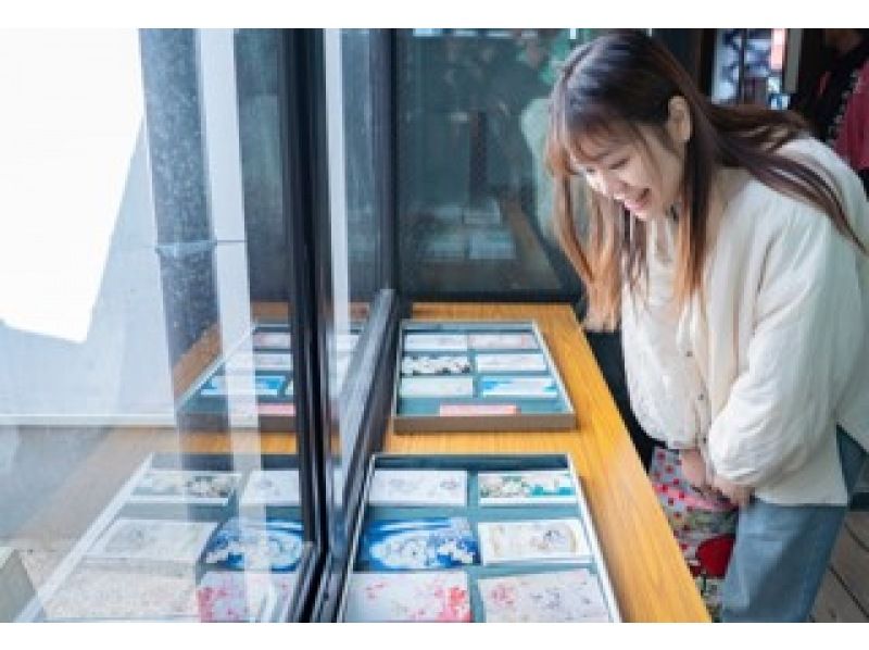 【山口・防府】白石呉服店の歴史と図案帳にふれる着物アート体験の紹介画像