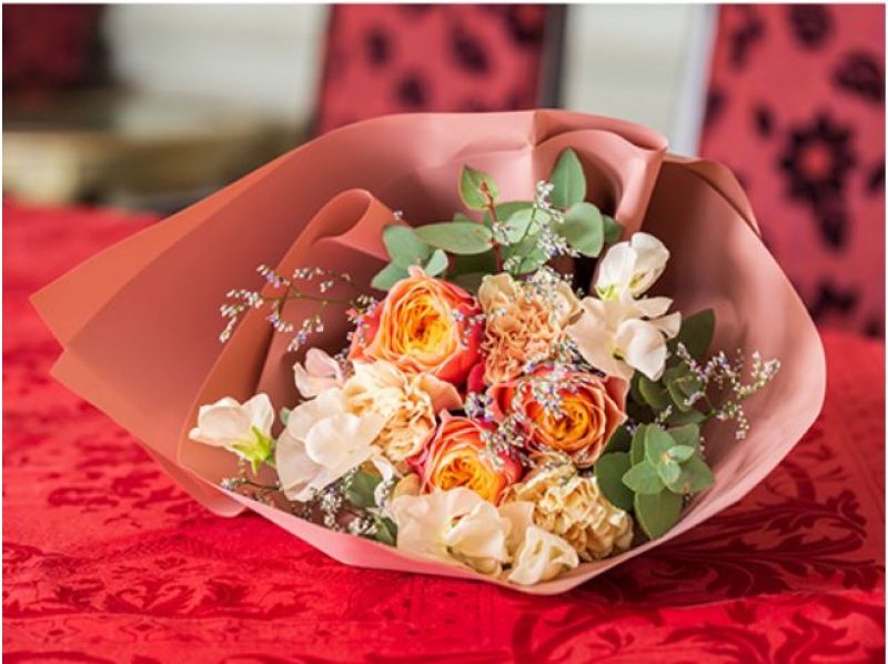 ＜2/26～3/13限定＞【トワイライト／ナイトクルーズ】船上の記念日プラン♪フレンチフルコース+乾杯ドリンク+ホールケーキ+花束付きの紹介画像