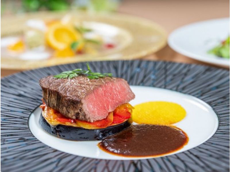 ＜2/26～3/13限定＞【トワイライト／ナイトクルーズ】船上の記念日プラン♪フレンチフルコース+乾杯ドリンク+ホールケーキ+花束付きの紹介画像