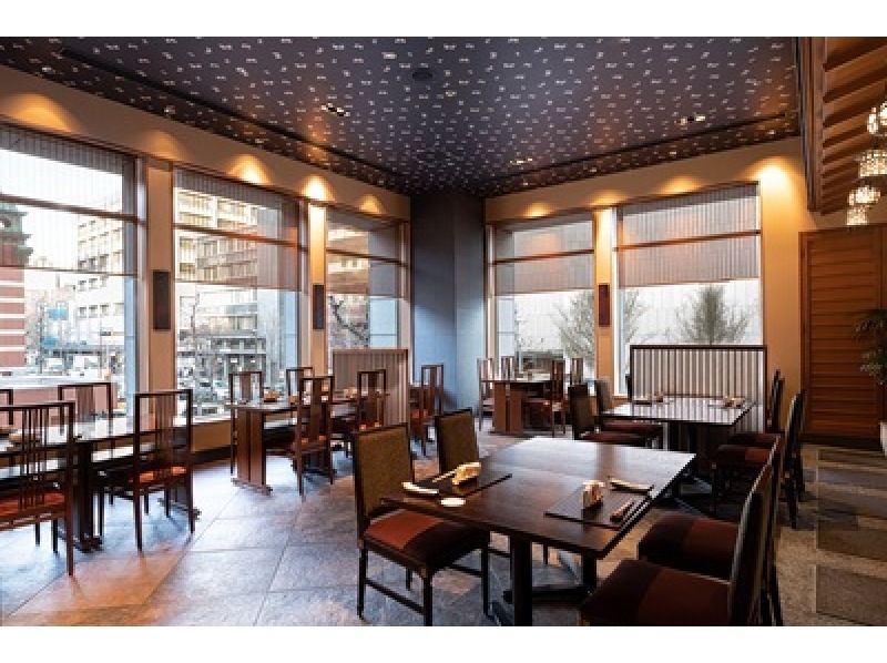 【JR京都駅八条口9：20集合】｜ガイド解説付！観覧席で見る「葵祭」行列「路頭の儀」とホテルモントレ京都で日本料理のご昼食の紹介画像