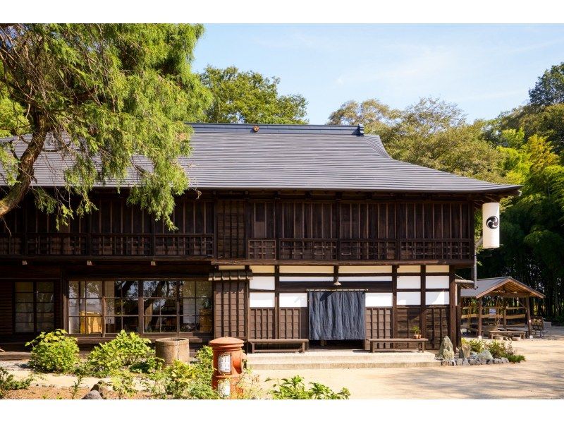 【茨城・古河】築150年を超える侍ルーツの古民家で体験する 日本の伝統工法のヒミツ(お話)と浮世絵絵付け体験の紹介画像