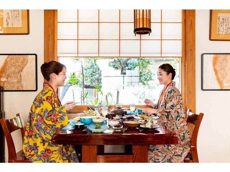 【沖縄・那覇】琉装で沖縄の街を歩こう！オリジナル琉装レンタル「1日楽しめる長時間プラン」の紹介画像