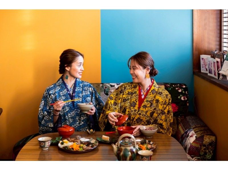 【沖縄・那覇】琉装で沖縄の街を歩こう！オリジナル琉装レンタル「1日楽しめる長時間プラン」の紹介画像
