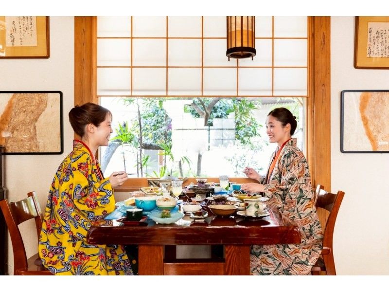 【沖縄・那覇】琉装で沖縄の街を歩こう！オリジナル琉装レンタル「1日楽しめる長時間プラン」の紹介画像