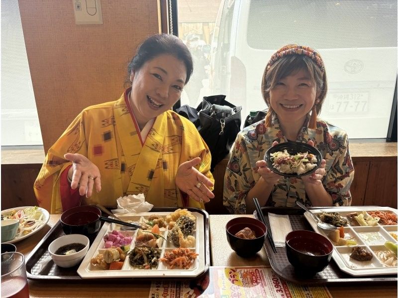 【沖縄・那覇】琉装で沖縄の街を歩こう！オリジナル琉装レンタル「1日楽しめる長時間プラン」の紹介画像