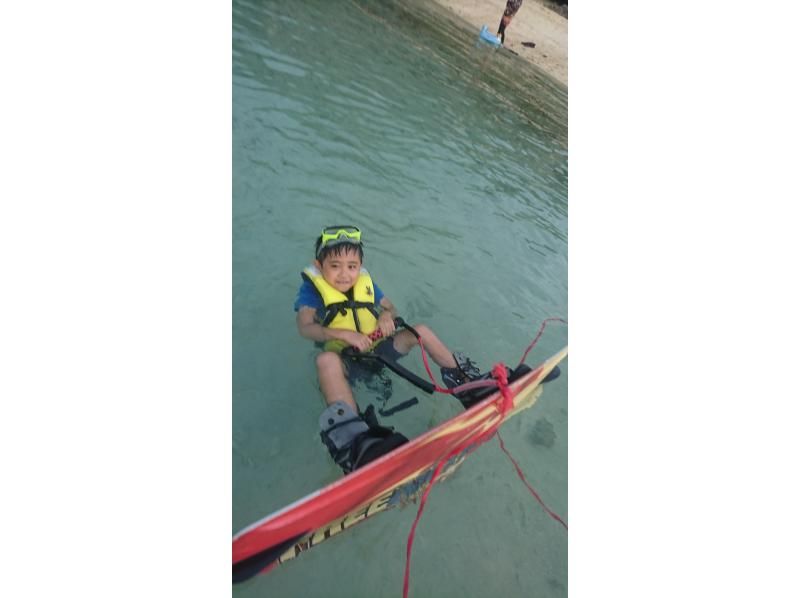 【名護市・今帰仁村・古宇利島】初心者歓迎！今帰仁ブルーでウェイクボード体験＋バナナボートなど選べる最新マリン1種付きプラン(Dプラン）の紹介画像