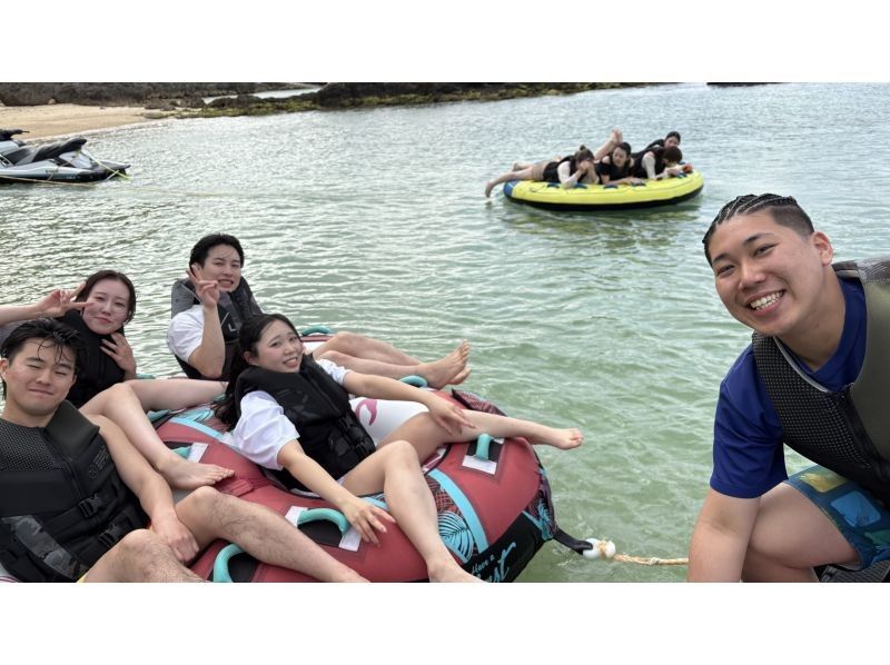 【名護市・今帰仁村・古宇利島】初心者歓迎！今帰仁ブルーでウェイクボード体験＋バナナボートなど選べる最新マリン1種付きプランの紹介画像