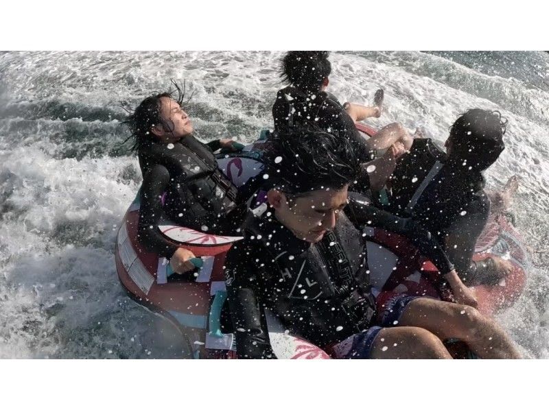 【名護市・今帰仁村・古宇利島】初心者歓迎！今帰仁ブルーでウェイクボード体験＋バナナボートなど選べる最新マリン1種付きプランの紹介画像