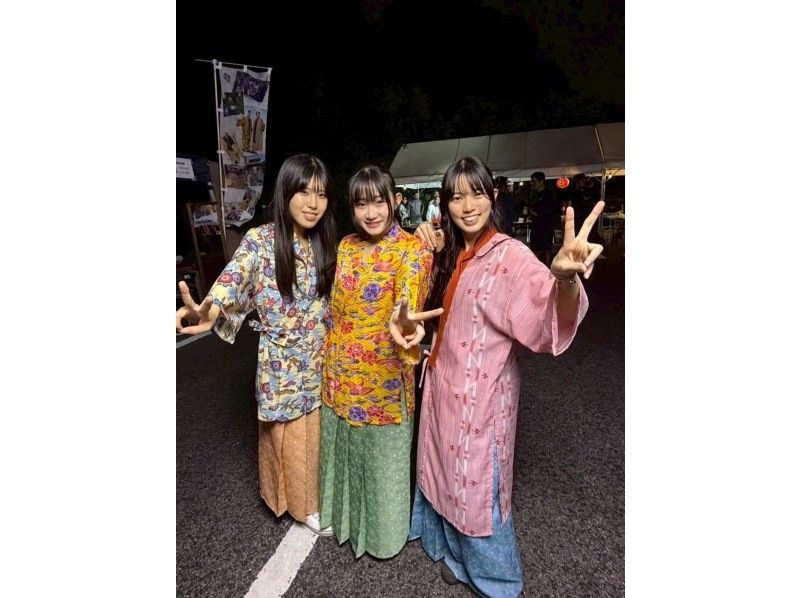 【沖縄・那覇】琉装で沖縄の街を歩こう！オリジナル琉装レンタル「3名以上グループ割引プラン」の紹介画像