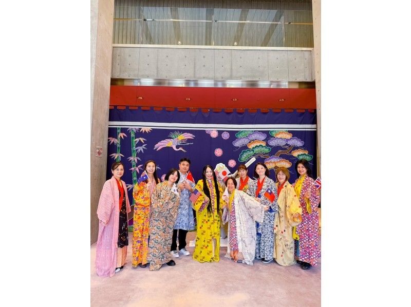 【沖縄・那覇】琉装で沖縄の街を歩こう！オリジナル琉装レンタル「3名以上グループ割引プラン」の紹介画像