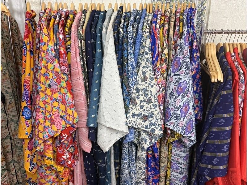 【沖縄・那覇】1日4組限定！気軽に沖縄文化体験！「オリジナル琉装レンタル＆三線体験プラン」の紹介画像