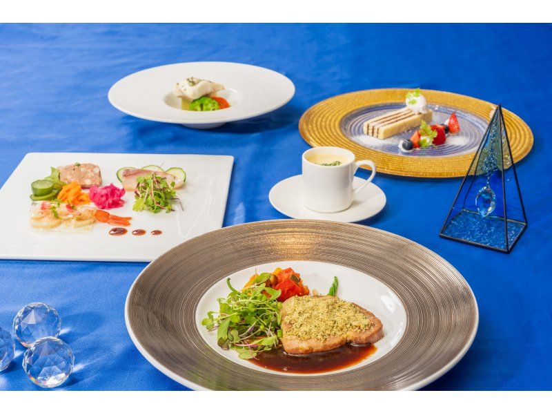 【兵庫・神戸】12:30出航：ランチクルーズ／カップルで乾杯♪船上の記念日プラン＜フレンチコース+乾杯ドリンク+ホールケーキ＞の紹介画像