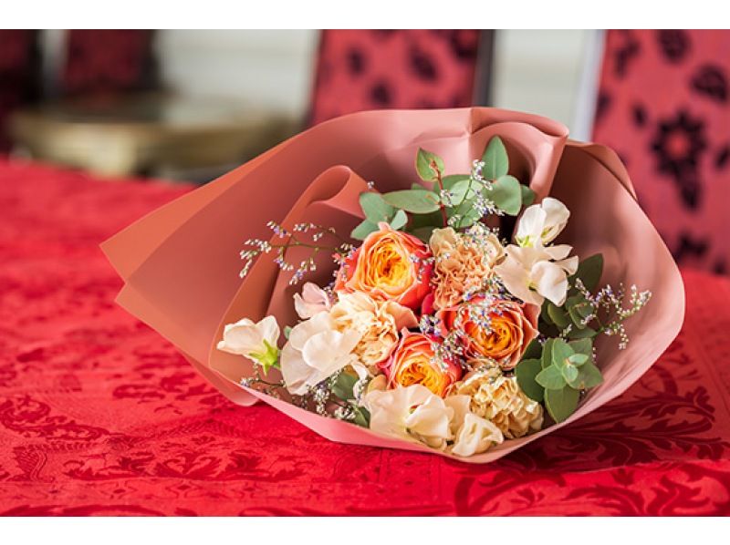 【兵庫・神戸】トワイライト／ナイトクルーズ◆カップルで乾杯♪船上の記念日プラン♪フレンチフルコース+乾杯ドリンク+ホールケーキ+花束付きの紹介画像