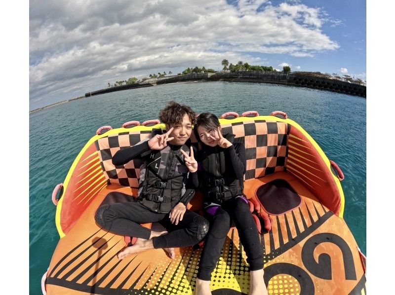 ②【沖縄・東海岸・中城・ビーチ集合】新規OPEN記念！今だけお得な割引キャンペーン開催中★現地で2種選べる大人気バナナボートプラン♪の紹介画像