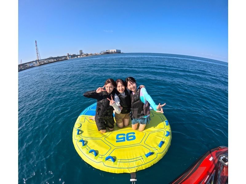 ①【沖縄・東海岸・中城・ビーチ集合】新規OPEN記念！今だけお得な割引キャンペーン開催中★現地で1種選べる大人気バナナボートプラン♪の紹介画像