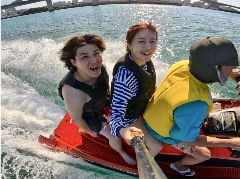 ③【沖縄・東海岸・中城・ビーチ集合】新規OPEN記念！今だけお得な割引キャンペーン開催中★現地で3種選べる大人気バナナボートプラン♪の紹介画像