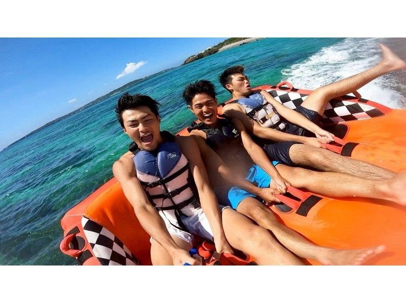 【沖縄県・本部町】友達・恋人・家族で楽しむ、塩川ビーチ3時間完全貸切マリン体験プラン｜人混みを避けて大切な人とゆったり過ごす特別な海時間の紹介画像