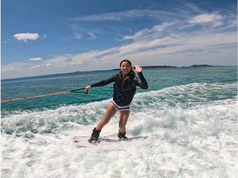 ⑥【宜野湾・北谷】新規OPEN記念‼️今だけお得な割引開催中❣️現地で２種チョイス‼️空中浮遊フライボード・海を滑るウェイクボード❤️の紹介画像