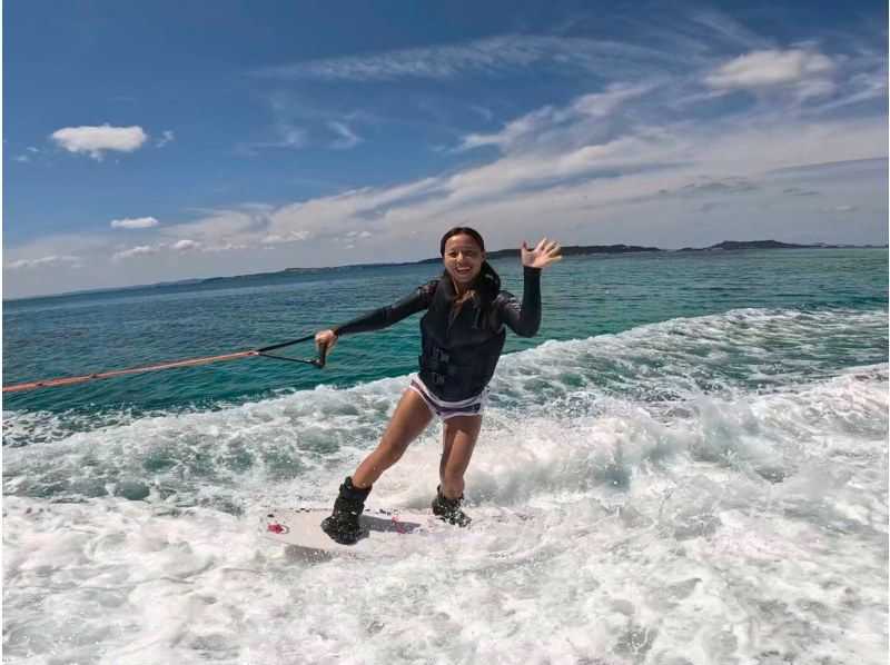 ⑥【宜野湾・北谷】新規OPEN記念‼️今だけお得な割引開催中❣️現地で２種チョイス‼️空中浮遊フライボード・海を滑るウェイクボード❤️の紹介画像