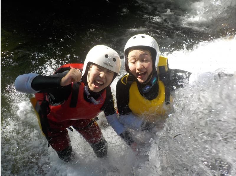 キャニオニングスマイルコース 5名以上で7,00円！！～スライダー、飛び込み、ターザンジャンプ、時間も価格もギュギュっと凝縮スマイルプラン～の紹介画像