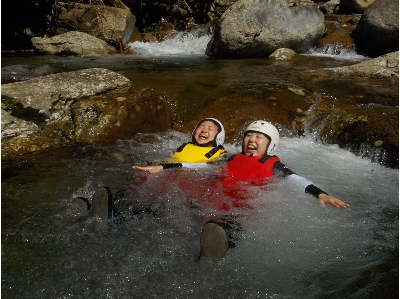 キャニオニングスマイルコース 5名以上で7,00円！！～スライダー、飛び込み、ターザンジャンプ、時間も価格もギュギュっと凝縮スマイルプラン～の紹介画像