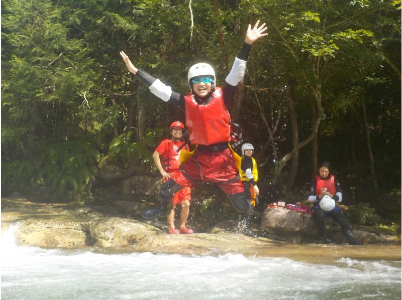 キャニオニングスマイルコース 5名以上で7,00円！！～スライダー、飛び込み、ターザンジャンプ、時間も価格もギュギュっと凝縮スマイルプラン～の紹介画像