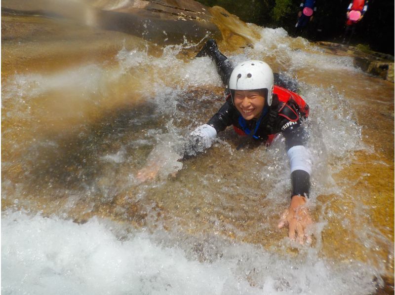 キャニオニングスマイルコース 5名以上で7,00円！！～スライダー、飛び込み、ターザンジャンプ、時間も価格もギュギュっと凝縮スマイルプラン～の紹介画像