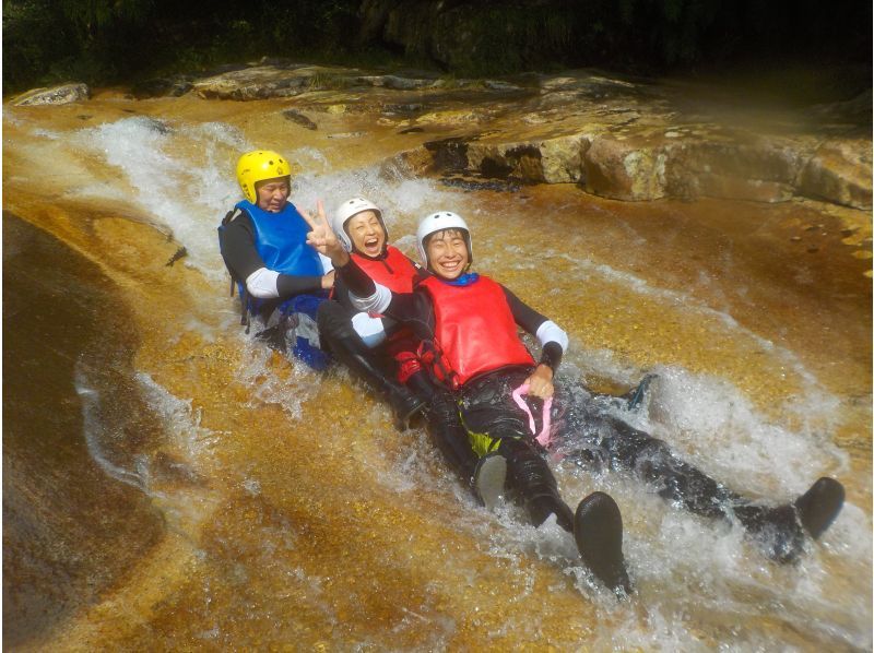 キャニオニングスマイルコース 5名以上で7,00円！！～スライダー、飛び込み、ターザンジャンプ、時間も価格もギュギュっと凝縮スマイルプラン～の紹介画像