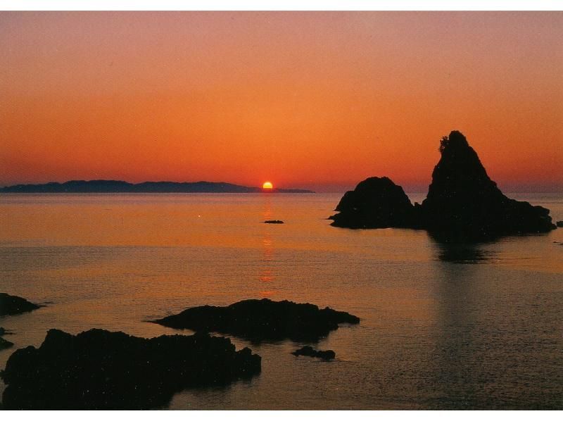 【新潟県・村上市】2026年版 特別便笹川流れ夕暮れクルーズの紹介画像