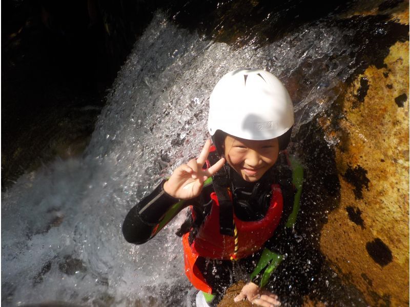キャニオニングファミリースマイルコース 3名以上7,000円・小学生OK～スライダー、飛び込み、時間も価格もギュギュっと凝縮スマイルプラン～の紹介画像