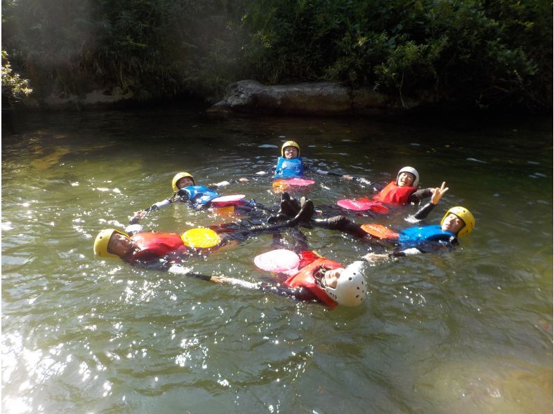 キャニオニングファミリースマイルコース 3名以上7,000円・小学生OK～スライダー、飛び込み、時間も価格もギュギュっと凝縮スマイルプラン～の紹介画像