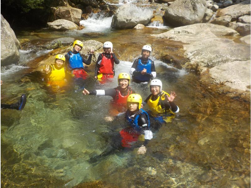 キャニオニングファミリースマイルコース 3名以上7,000円・小学生OK～スライダー、飛び込み、時間も価格もギュギュっと凝縮スマイルプラン～の紹介画像