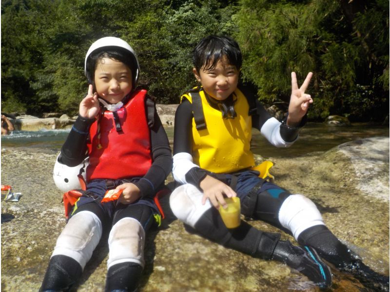 キャニオニングファミリースマイルコース 3名以上7,000円・小学生OK～スライダー、飛び込み、時間も価格もギュギュっと凝縮スマイルプラン～の紹介画像