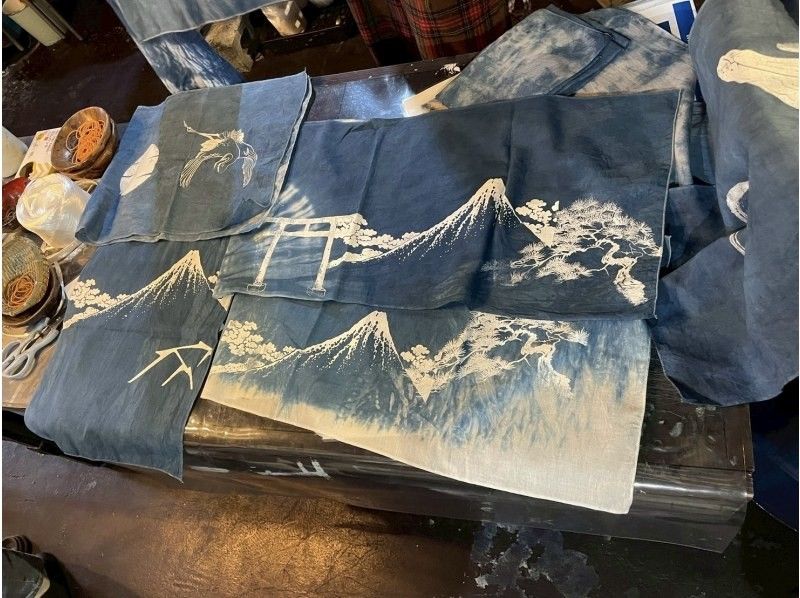 【山梨・河口湖】藍染&times;シルクスクリーン体験｜世界に1枚のオリジナル手ぬぐい・Tシャツの紹介画像
