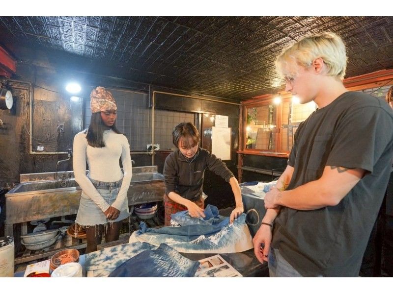 【山梨・河口湖】藍染&times;シルクスクリーン体験｜世界に1枚のオリジナル手ぬぐい・Tシャツの紹介画像