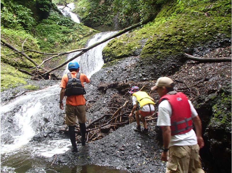 【竜神カヤック】茨城県北自然遺産、竜神渓谷の自然美とダイナミックな竜神バンジーを湖面から楽しむカヤック体験ツアー【初心者～・初期講習あり】の紹介画像
