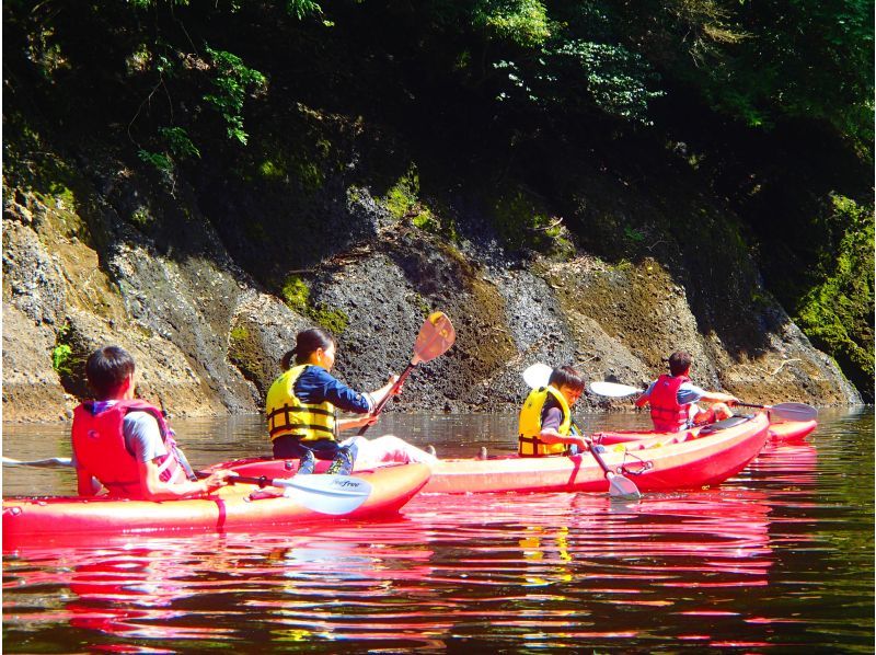【竜神カヤック】茨城県北自然遺産、竜神渓谷の自然美とダイナミックな竜神バンジーを湖面から楽しむカヤック体験ツアー【初心者～・初期講習あり】の紹介画像