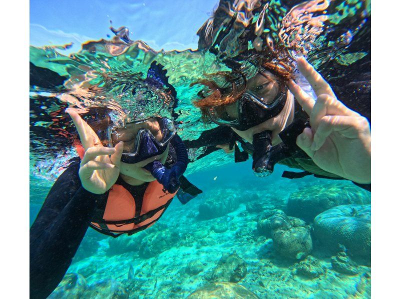 【沖縄・青の洞窟】インストラクター貸し切り！シュノーケリング＆体験ダイビングツアー〈カップル・ご夫婦・友達2名様限定！オプション代全て込み〉の紹介画像