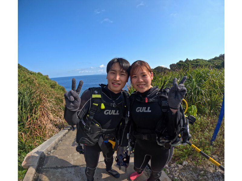 【沖縄・青の洞窟】インストラクター貸し切り！シュノーケリング＆体験ダイビングツアー〈カップル・ご夫婦・友達2名様限定！オプション代全て込み〉の紹介画像