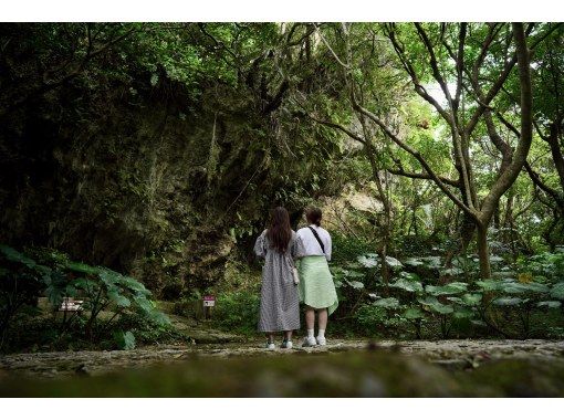 2026年4月~2026年9月【沖縄本島】那覇午前発 世界遺産 斎場御嶽へご案内 南部観光半日バスツアー 2026年4月~2026年9月【沖縄本島】那覇午前発 世界遺産 斎場御嶽へご案内 南部観光半日バスツアー