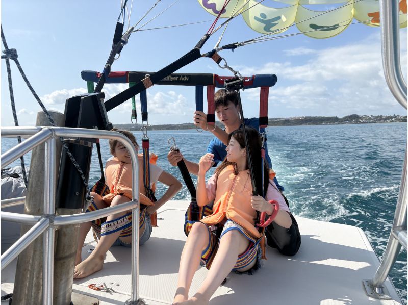 【沖縄・うるま市】パラセーリング県内最長・絶景300mロープ！最高高度130ｍを超える高さから最高の絶景をお楽しみください！の紹介画像