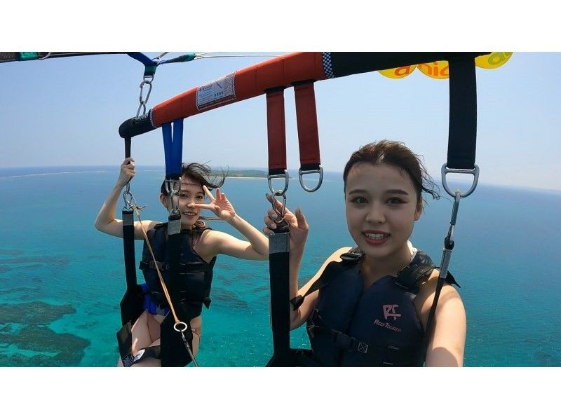 【沖縄・うるま市】パラセーリング県内最長・絶景300mロープ！最高高度130ｍを超える高さから最高の絶景をお楽しみください！の紹介画像