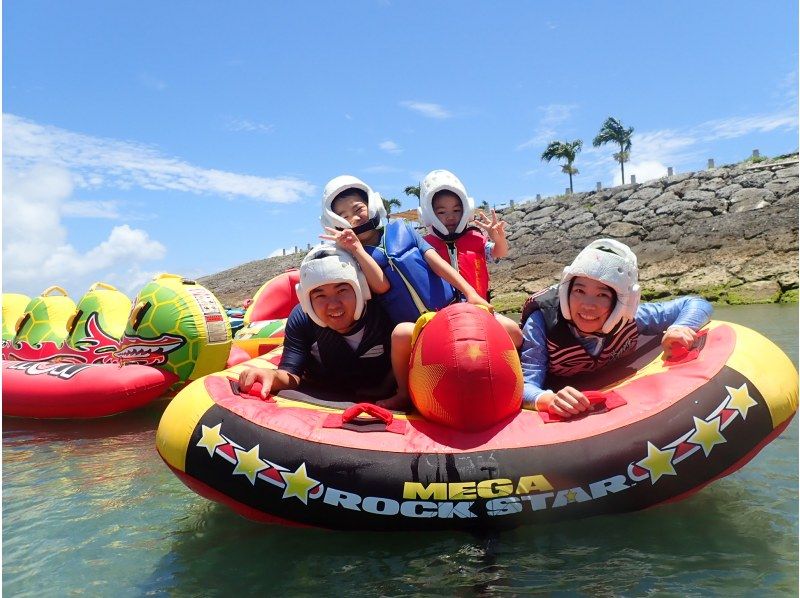 【沖縄・うるま市】にこちゃんパラセーリング100m＆マリンスポーツ3時間遊び放題の紹介画像